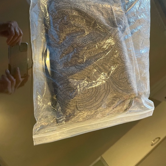 Ellen Tracy Silk Two Piece Top and Pants - Picture 15 of 15